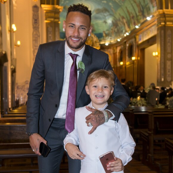 Davi Lucca está em Paris, na França, com o pai, o jogador de futebol Neymar