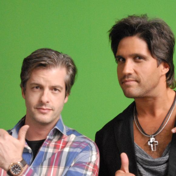 Irmão de Victor Chaves, Leo concilia a música com outras atividades