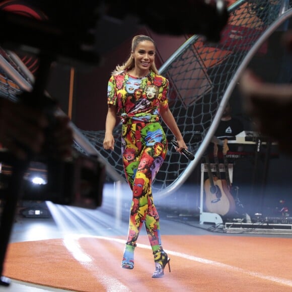 Anitta aconselha: 'As mulheres não podem julgar umas as outras'