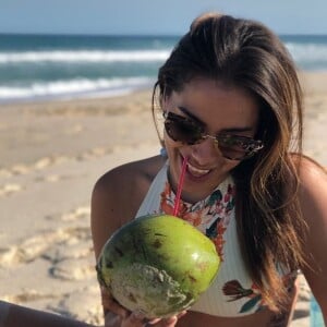 Anitta costuma inspirar fãs com looks beachwear