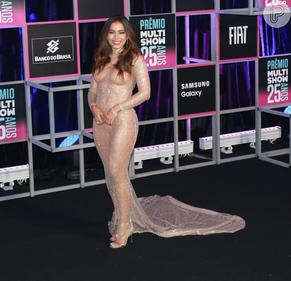 Anitta esbanjou sensualidade e elegância no Prêmio Multishow 2018