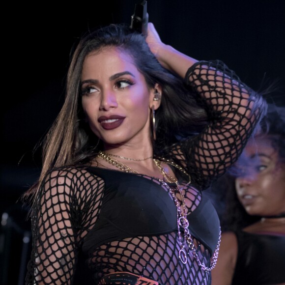 Veja 100 fotos que comprovam a sensualidade de Anitta