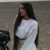 Anitta faz pose sensual no deserto durante gravação do clipe 'Sua Cara'
