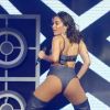 Anitta ousa com produção total jeans ao se apresentar em premiação do Multishow