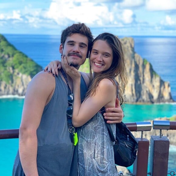 Juliana Paiva está de férias em Fernando de Noronha com Nicolas Prattes