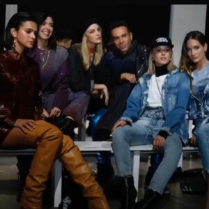 Bruna Marquezine assistiu desfile John John acompanhada das amigas Manu Gavassi e Fiorella Mattheis