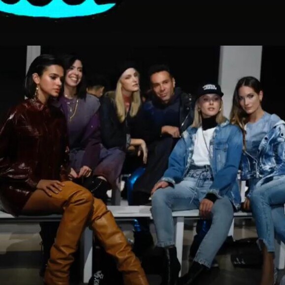 Bruna Marquezine assistiu desfile John John acompanhada das amigas Manu Gavassi e Fiorella Mattheis