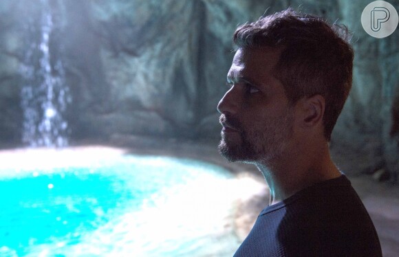 Gabriel (Bruno Gagliasso) será visto por Luz (Marina Ruy Barbosa) banhando-se na fonte da juventude na novela 'O Sétimo Guardião'