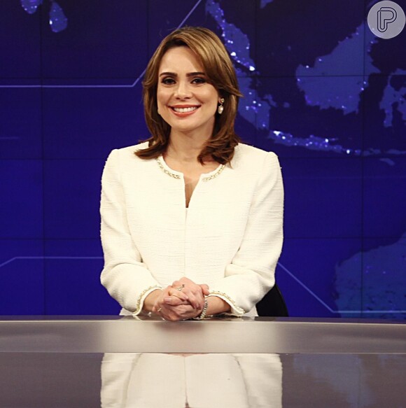 Rachel Sheherazade apresenta o telejornal 'SBT Brasil'