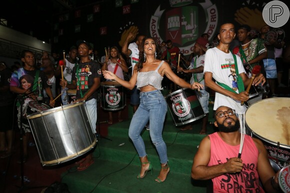 Juliana Paes vai desfilar à frente da bateria da Grande Rio em 2019