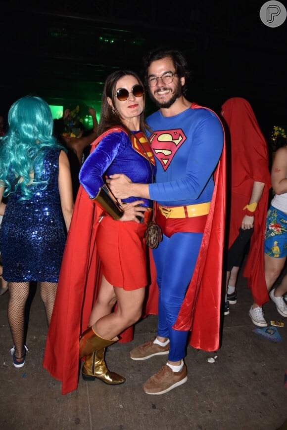 Fátima Bernardes e Túlio Gadêlha se divertiram em baile de pré-carnaval