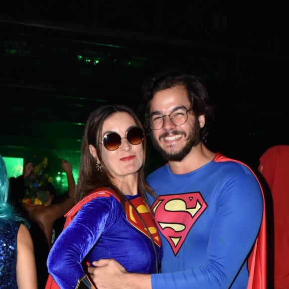 Fátima Bernardes e Túlio Gadêlha se divertiram em baile de pré-carnaval