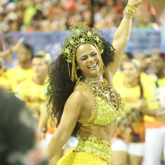 Viviane Araújo ança e se diverte em ensaio técnico do Salgueiro, no Rio de Janeiro, em 16 de fevereiro de 2019