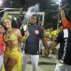 Viviane Araújo esbanja simpata durante ensaio de Carnaval