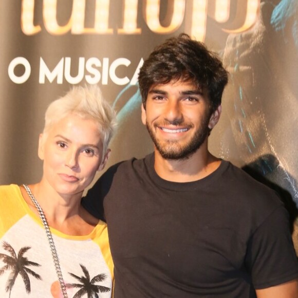 Deborah Secco é mulher de Hugo Moura