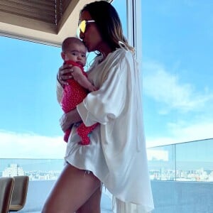 Sabrina Sato falou sobre a rotina com a filha, Zoe, de 2 meses