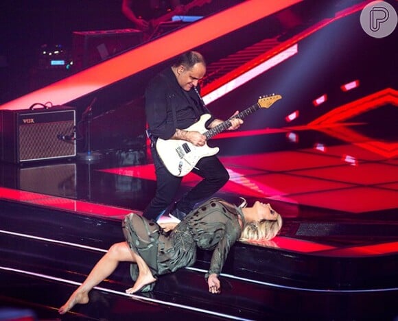 Claudia Leitte faz performance sensual da música 'It Hurt so Bad' no 'The Voice Brasil', em 25 de setembro de 2014