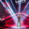 Claudia Leitte se apresenta descalça no 'The Voice Brasil'