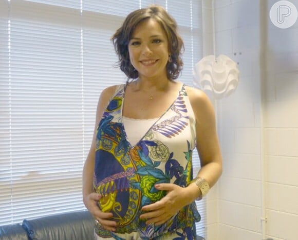 A atriz Regiane Alves, que deu à luz em abril, engordou 14 durante a gravidez