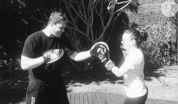 Regiane Alves posta foto praticando boxe: 'Tentando entrar em forma'