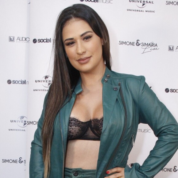 Simone comprou dois sapatos para o filho, Henry, nesta quinta-feira, dia 28 de fevereiro. Um deles era uma tênis de R$ 1462,50 e o outro era uma stripe sandal de R$ 1218,75 
