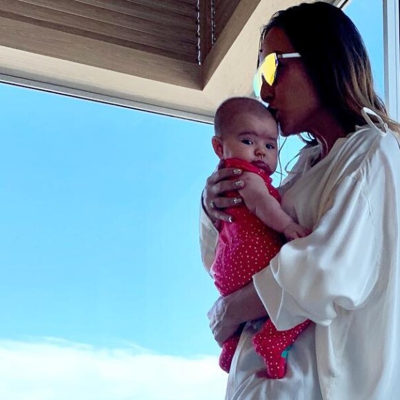 Mãe de Zoe Nagle, de 3 meses, Sabrina está tendo que conciliar a vida de mãe com a preparação para o Carnaval.