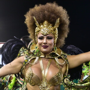 Carnaval 2018: Viviane Araújo sua biquíni fio-dental como princesa africana na Mancha Verde