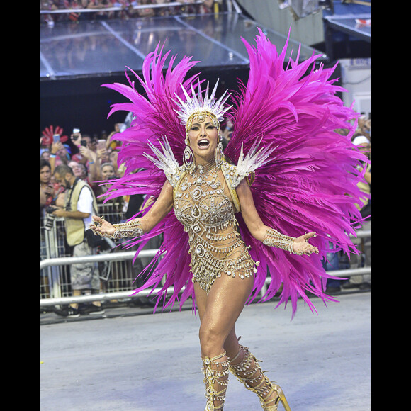 Sabrina Sato arrasou no desfile da Gaviões da Fiel