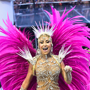 Sabrina Sato mostrou muito samba no pé no desfile da Gaviões da Fiel