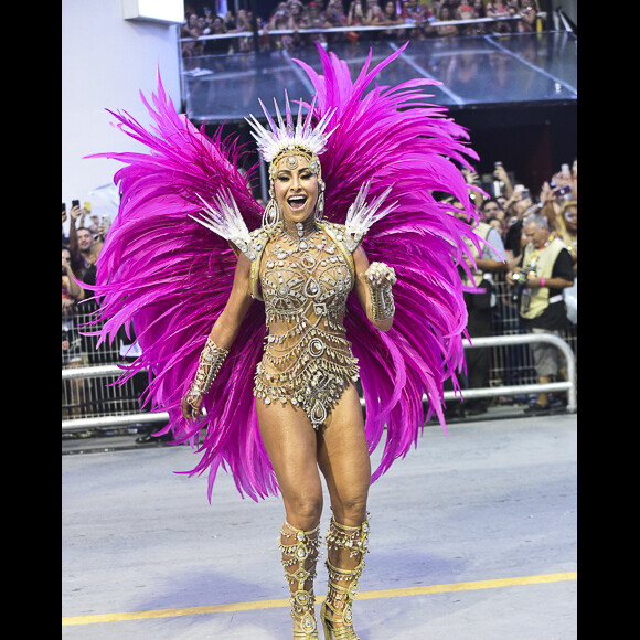 Sabrina Sato mostrou muito samba no pé no desfile da Gaviões da Fiel