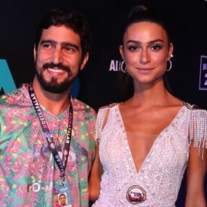 Thaila Ayala e o noivo, Renato Góes, chegam juntos ao espaço Nosso Camarote, na Marquês de Sapucaí, na noite de domingo, 03 de março de 2019