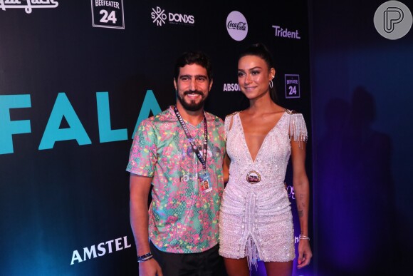 Thaila Ayala e o noivo, Renato Góes, posaram juntos para fotos