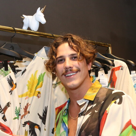 Romulo Neto afasta fama de beijoqueiro: 'Ah é difícil, não tem como dar um número não. Sou tranquilo'