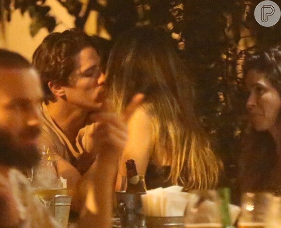 Romulo Neto foi flagrado aos beijos recentemente com a modelo Maria Eduarda Toledo