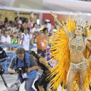 Grazi Massafera não teve muito descanso na Sapucaí, já que nos dois dias a atriz precisou gravar como Paloma