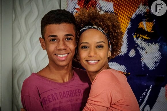 Verônica (Taís Araújo) é mãe de Vicente (Max Lima) e espera gêmeos de Jonas (Murilo Benício), em 'Geração Brasil'