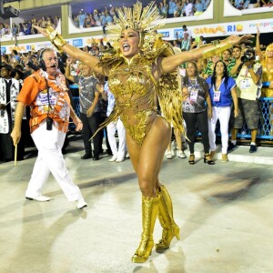 Gracyanne Barbosa foi a rainha de bateria do desfile de carnaval da União da Ilha pelo segundo ano seguido
