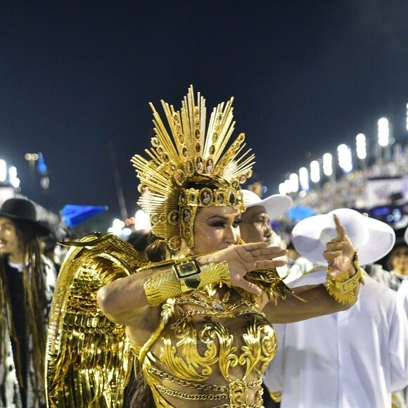 Gracyanne Barbosa comandou a bateria da União da Ilha por mais um ano, nesta terça-feira, 5 de março de 2019