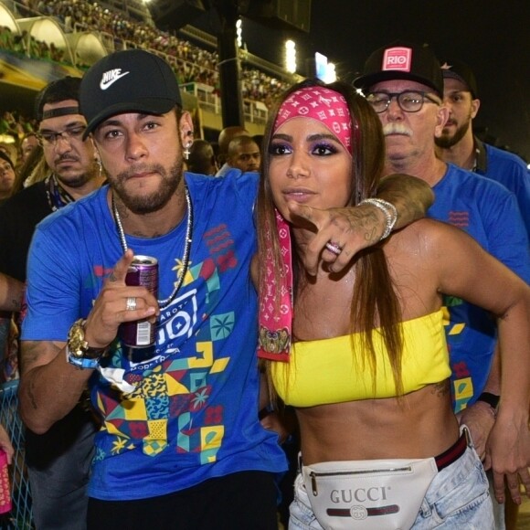 Anitta negou ter ficado com Neymar na Sapucaí