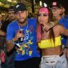 Anitta e Neymar chegaram juntos e trocaram beijos no mesmo camarote em que estava Bruna Marquezine