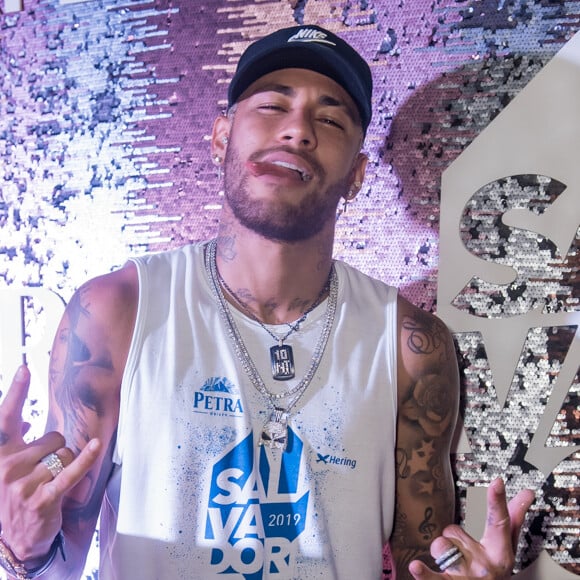 Neymar está oficialmente solteiro desde o fim do namoro com Bruna Marquezine