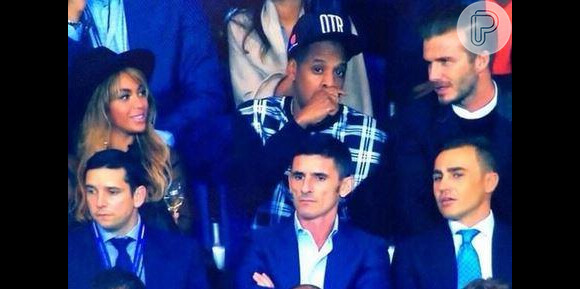 Beyoncé, Jay-Z e David Beckham assistem à partida do Paris Saint-Germain contra o Barcelona