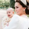 Kate Middleton contou, durante eventom que o filho mais novo, Louis, de dez meses, já está engatinhando.