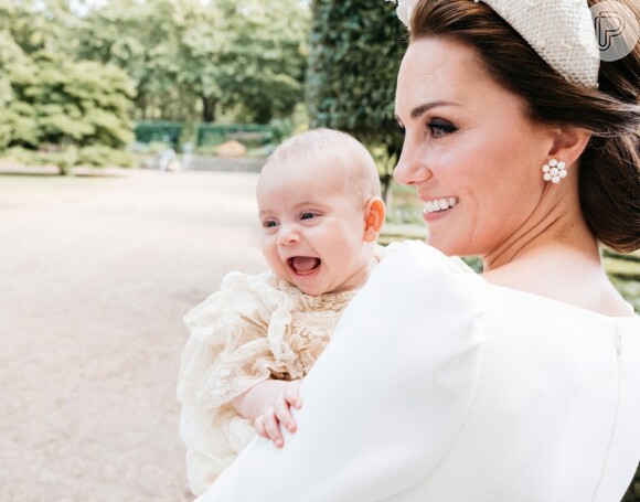 Kate Middleton contou, durante eventom que o filho mais novo, Louis, de dez meses, já está engatinhando.