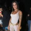 Aline Riscado combinou body de glitter com calça de paetê para ir à festa da promoter Carol Sampaio