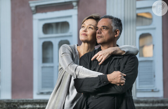 Ana (Julia Lemmertz) e Flávio (Ângelo Antônio) dizem que vão ajudar Vitor (Guilherme Hamacek) no capítulo de terça-feira, 26 de março de 2019 da novela 'Espelho da Vida'