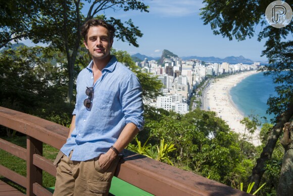 Em uma passagem pela Rio, Daniel (Rafael Cardoso), elogia a cidade e o taxista faz uma homenagem ao jornalista Ricardo Boechat na novela das seis 'Espelho da Vida'.