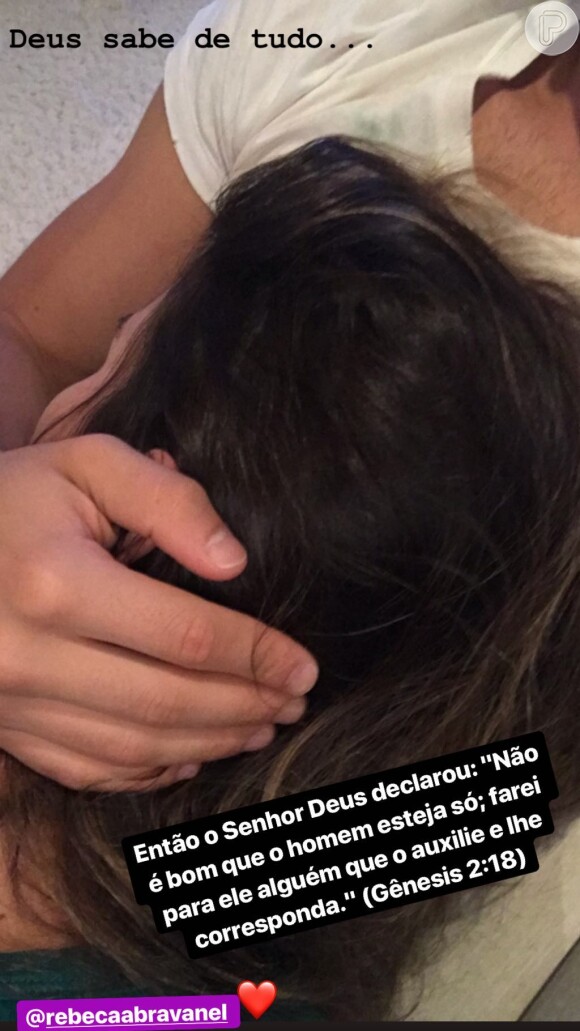 Alexandre Pato postou um clique carinhoso com a namorada, Rebeca Abravanel. A filha de Silvio Santos deixa muitos comentários apaixonados nas fotos do jogador.