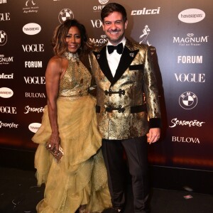 Gloria Maria e Bruno Astuto foram os apresentadores do Baile da Vogue 2019 ao lado de Sabrina Sato