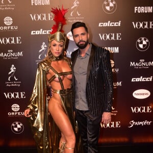 Latino e a noiva Jéssica Rodrigues no Baile da Vogue 2019